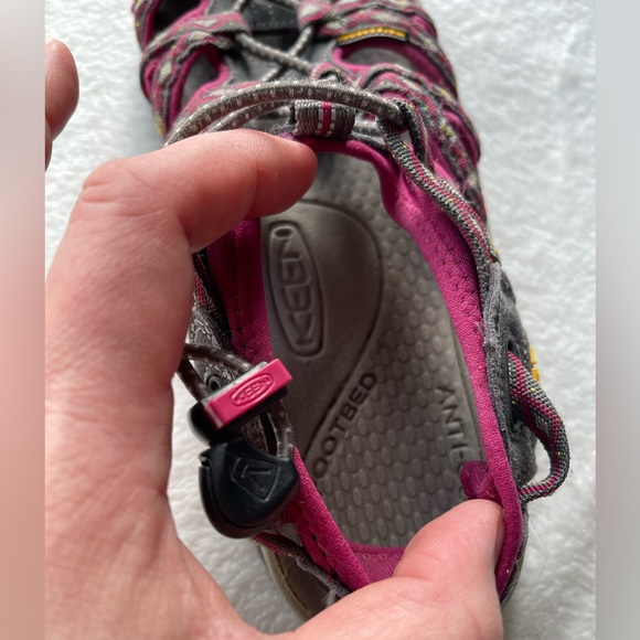 Keen Women’s Grey/Pink Closed Toe Sandals Size 7.5 - Picture 5 of 9